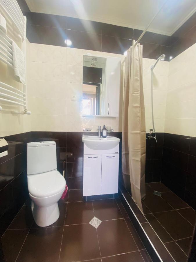 9 Borbalo Street Apartment With Terrace Tbilisi Bagian luar foto