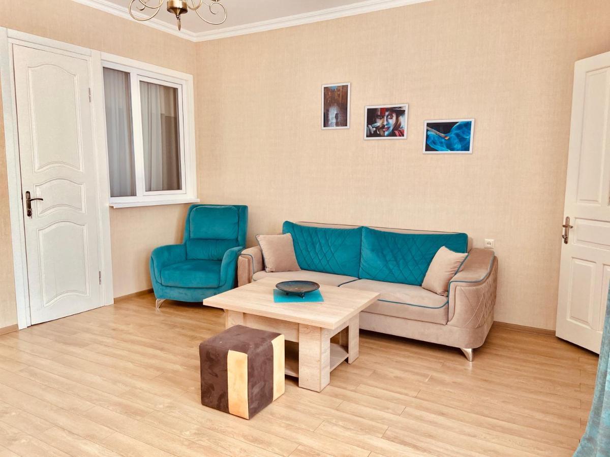 9 Borbalo Street Apartment With Terrace Tbilisi Bagian luar foto