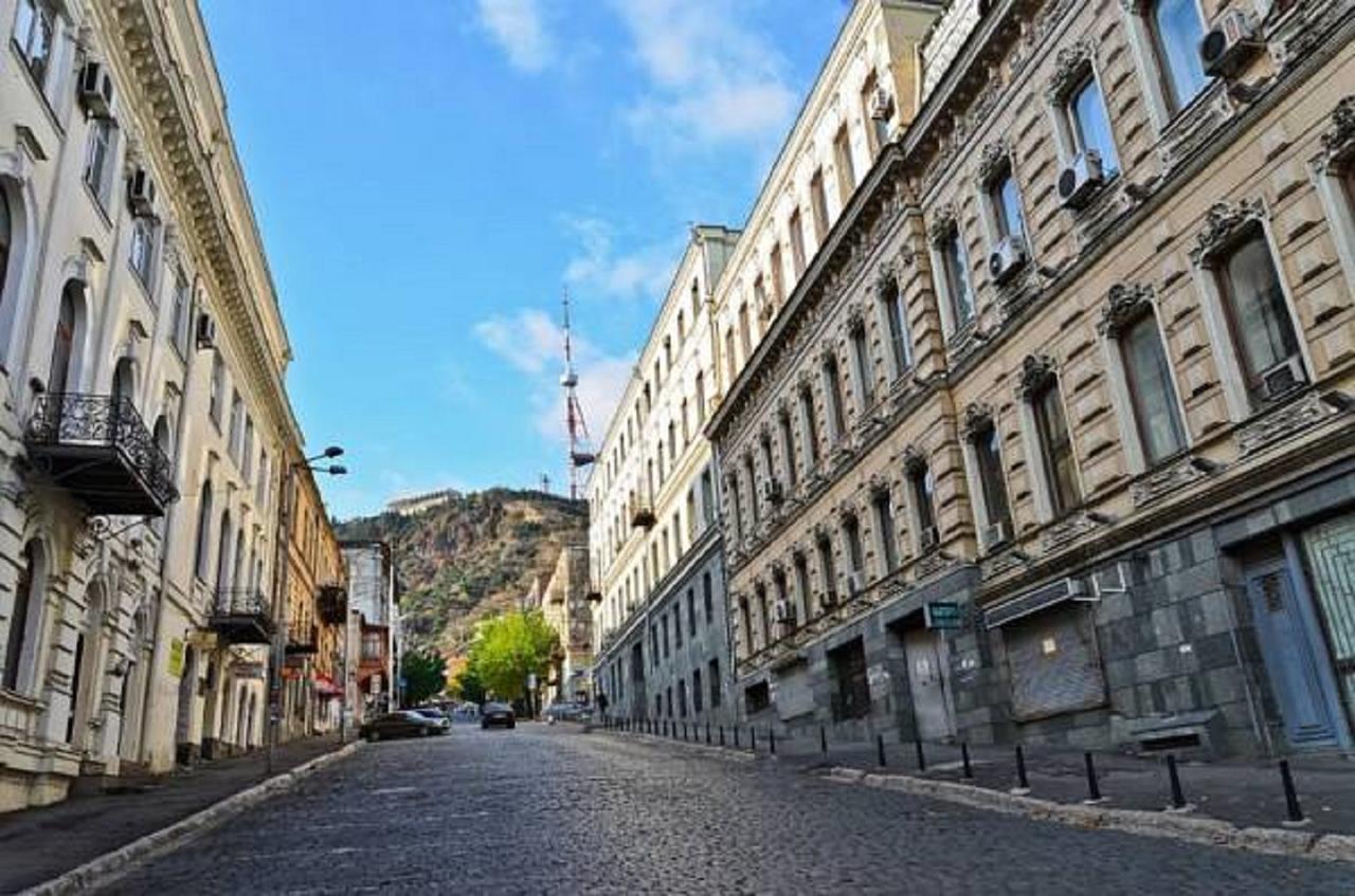 9 Borbalo Street Apartment With Terrace Tbilisi Bagian luar foto