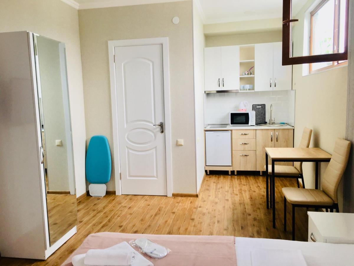 9 Borbalo Street Apartment With Terrace Tbilisi Bagian luar foto